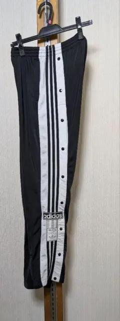 adidas original トラックパンツ ブラック&ホワイト