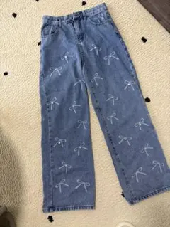 リボン柄 パール付き ストレートデニムパンツ
