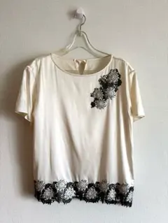 ARTISAN シルク混 半袖ブラウス レース装飾のサムネイル