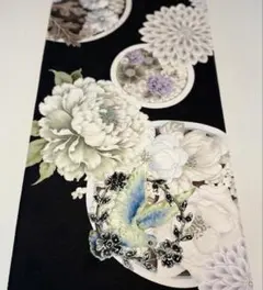 京友禅　はぎれ〈5957〉牡丹　菊　桜　鳥　黒地模様　着物Kyo yuzen
