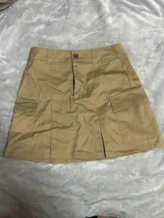 GU ベージュ プリーツミニスカート サイドポケット付き