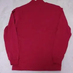 赤の長袖クルーネックウェア