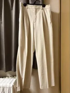 UNIQLO タックワイドパンツ　センタープレススラックス　アイボリー