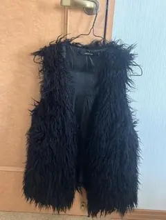 黒いファー風ベスト
