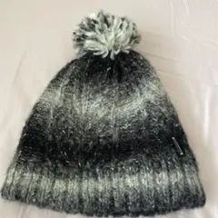 グレーと黒のグラデーション帽子