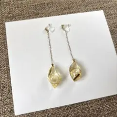 Item thumbnail for item 84ba7c88-01ee-4564-948b-196a5c17c053