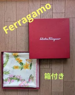 SalvatoreFerragamo 花と蝶のスカーフ（箱なしで12,000円）