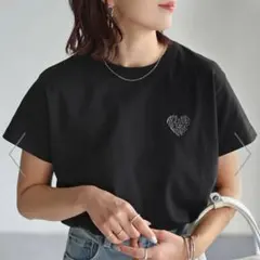 Riberry ハートロゴラメ刺繍コンパクトTシャツのサムネイル