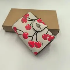 新品・未使用COACH チェリー柄 二つ折り財布