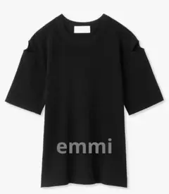 【emmi】emmi atelier 剪裁露肩針織衫 黑色