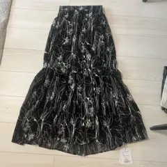 フレアロングスカート 黒と白の花柄