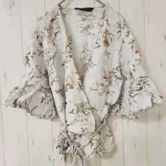 ザラ 花柄 カシュクールブラウス Vネック フレア袖 M 白 リネン お出かけのサムネイル