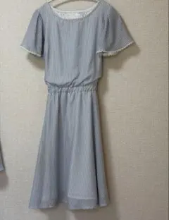 LODISPOTTO ストライプ柄 半袖ワンピース ビジュー装飾のサムネイル