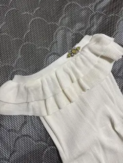 ミシェルマカロン　フリル付きホワイトニットワンピース