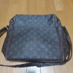 Item thumbnail for item 3723f7f7-9c9a-4796-a0ec-f1900e7c763e