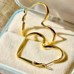 ニュアンスウェーブ ハートピアス ゴールド　新品 大人カジュアル　インポート