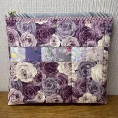紫色のバラ柄パッチワークキルトポーチ