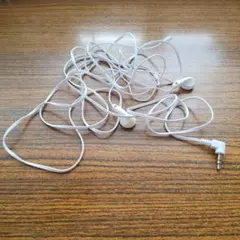 ホワイト 有線イヤホン 3.5mmジャック