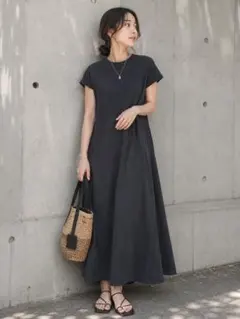 【美品】BATONER バトナー　ウォッシャブルウールショートスリーブワンピースのサムネイル