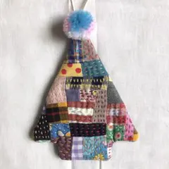 ランダムつなぎステッチツリー型オーナメント