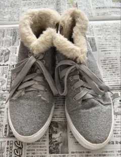 live in comfort M グレー　ハイカットファースニーカー