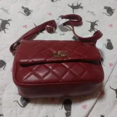 赤 キルティング ショルダーバッグ