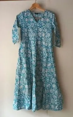 1/30まで ターコイズブルー 花柄コットンクルタワンピース　S