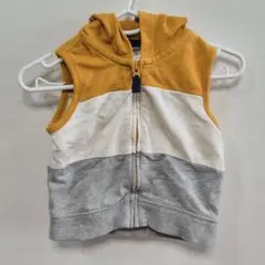 美品　carter's ベスト 6ヶ月 フード付　70センチ　男の子　アウター