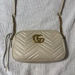 グッチGGマーモント スモール カメラバッグライトグレーレザー