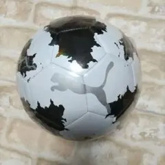 PUMAサッカーボール5号球　新品未使用のサムネイル