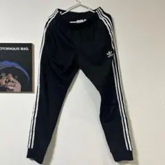 adidas ブラック ジャージパンツ 3本ライン