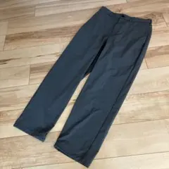 美品！GU ジーユーナイロンストレッチパンツ SW カーキ