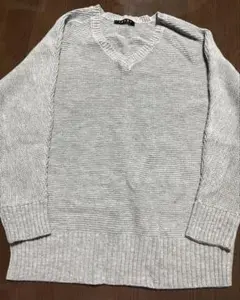 イング　グレー Vネック セーター Mサイズ