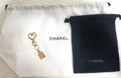 CHANEL ノベルティ　巾着ポーチ 2点　チャームセット ホワイト ブラックのサムネイル