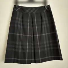 【匿名配送】バーバリーロンドン　黒とグレーのチェック フレアスカート