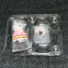 ラテネコの小さい赤ちゃんとクリームの帽子