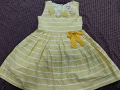 メゾピアノ イエローとホワイトのストライプノースリーブワンピース