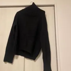 黒 タートルネック クロップドニット