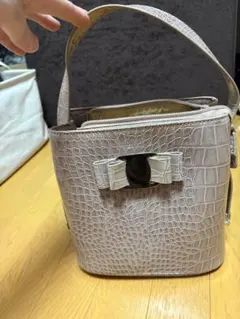 ピンクベージュ クロコダイル風ハンドバッグ