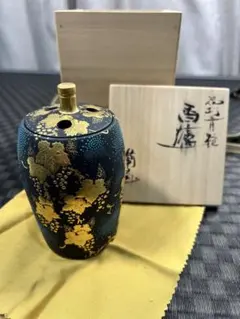 九谷焼　仲田錦玉作　盛金青粒葡萄柄の香炉