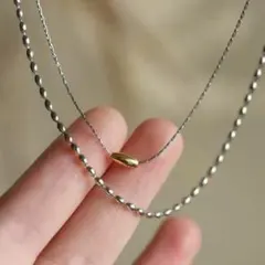 一本で重ね付け風。シルバー×一粒ゴールドの洗練2連ネックレス　ユニセックス