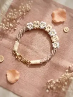 マクラメ スマホハンドストラップ 花モチーフ ハンドメイド ナチュラル