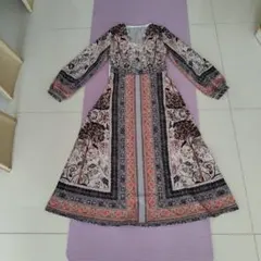 シーイン花柄と幾何学模様の長袖ワンピース