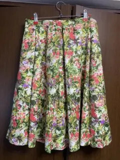 23区　オンワード樫山　花柄スカート　サイズ44のサムネイル