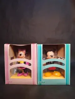 ミッキーマウスとミニーマウス　　小物入れフィギュア２個セット。