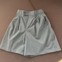 GU グレー タックショートパンツ Sサイズ