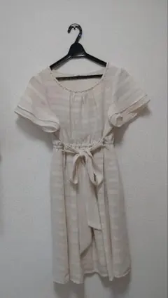 【最終値下げ】ストライプオフホワイト半袖ワンピ（GLACIER L）