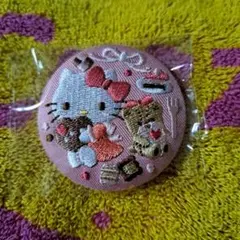 サンリオ キャラクターズ 刺繍 缶バッジ ビスケット3 　ハローキティ