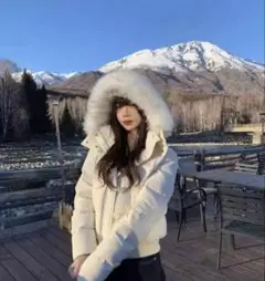 ホワイトファー付きダウンジャケット