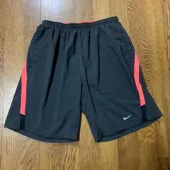 Nike ランニング　DRI-FIT ショートパンツ 黒/赤